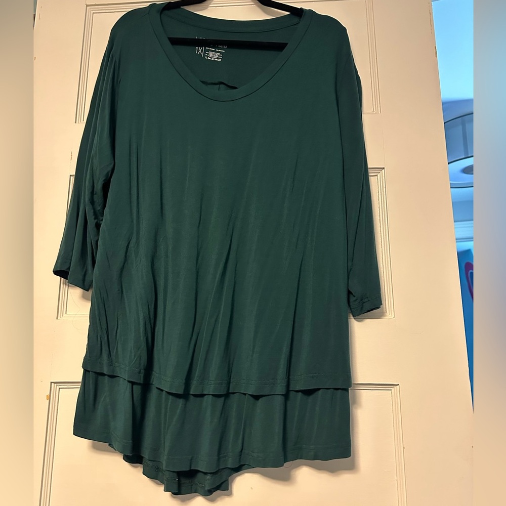 Latched Mama nursing top size 1X. Like new condition.